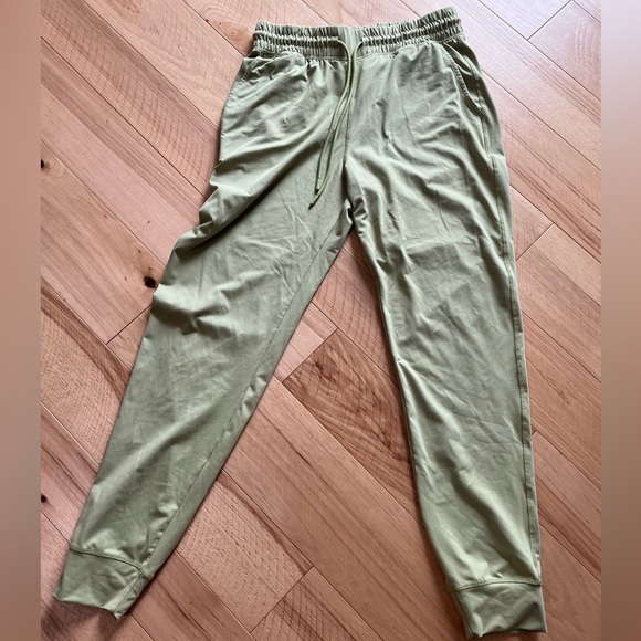 Fabletics Women’s Light Green Joggers - Picture 1 of 2